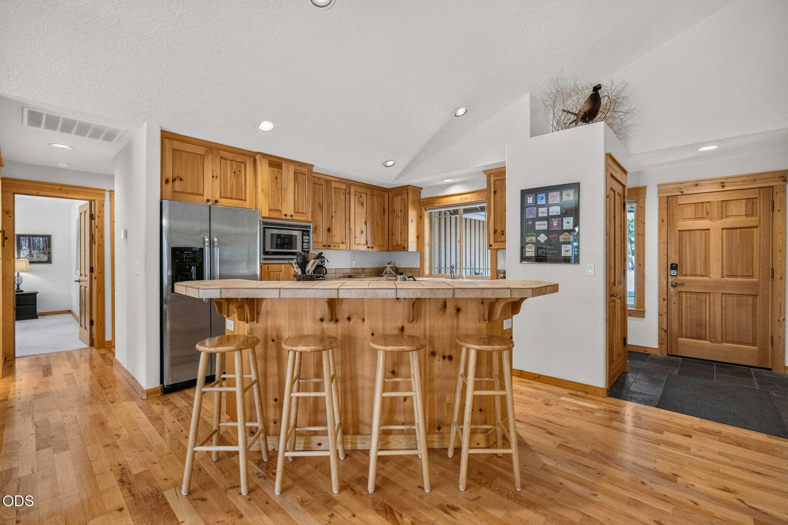 Photo of 57641 Splitrock Lane 6 of 39
