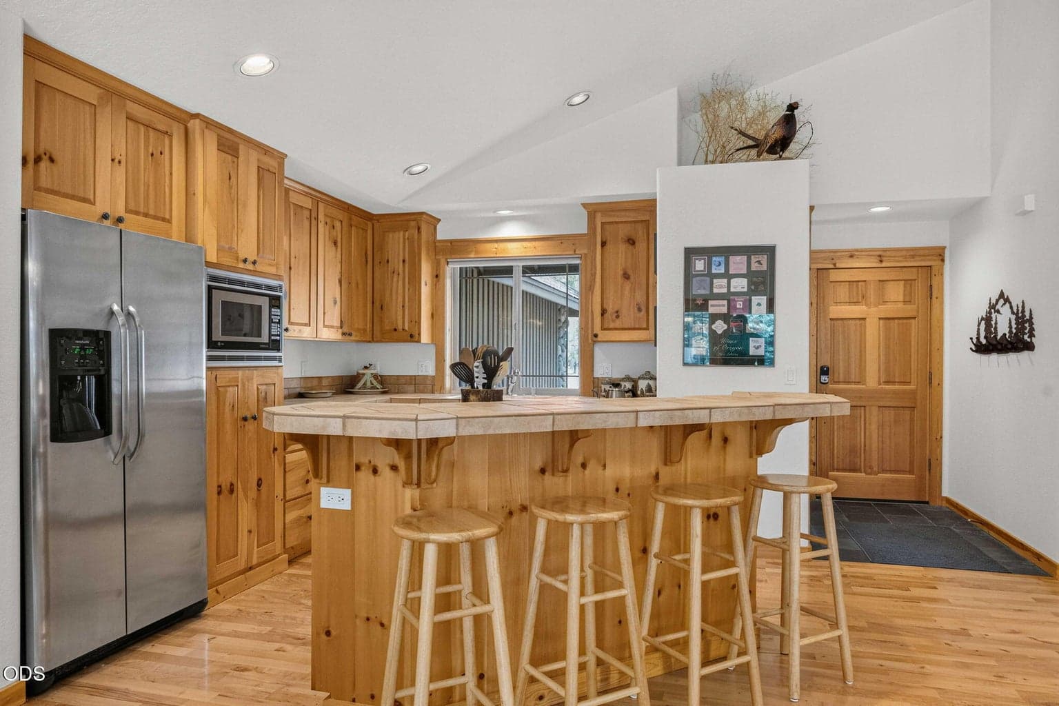 Photo of 57641 Splitrock Lane 5 of 39