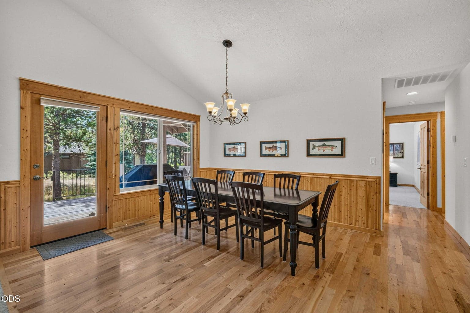 Photo of 57641 Splitrock Lane 9 of 39