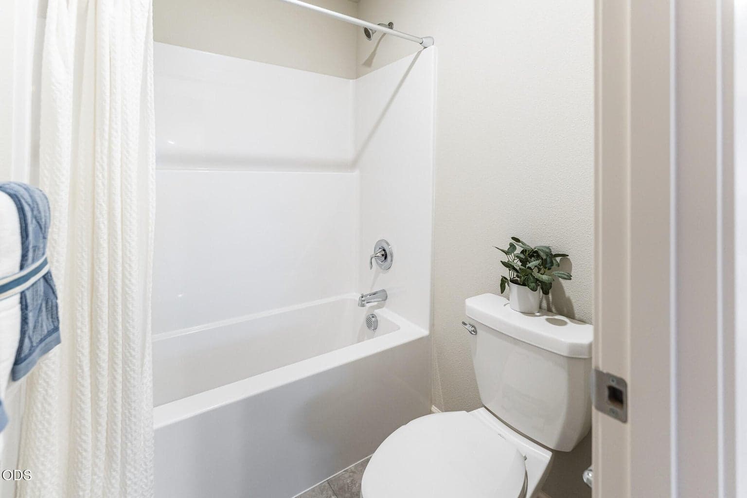 Photo of 63102 NE Henningsen Pl 6 of 26