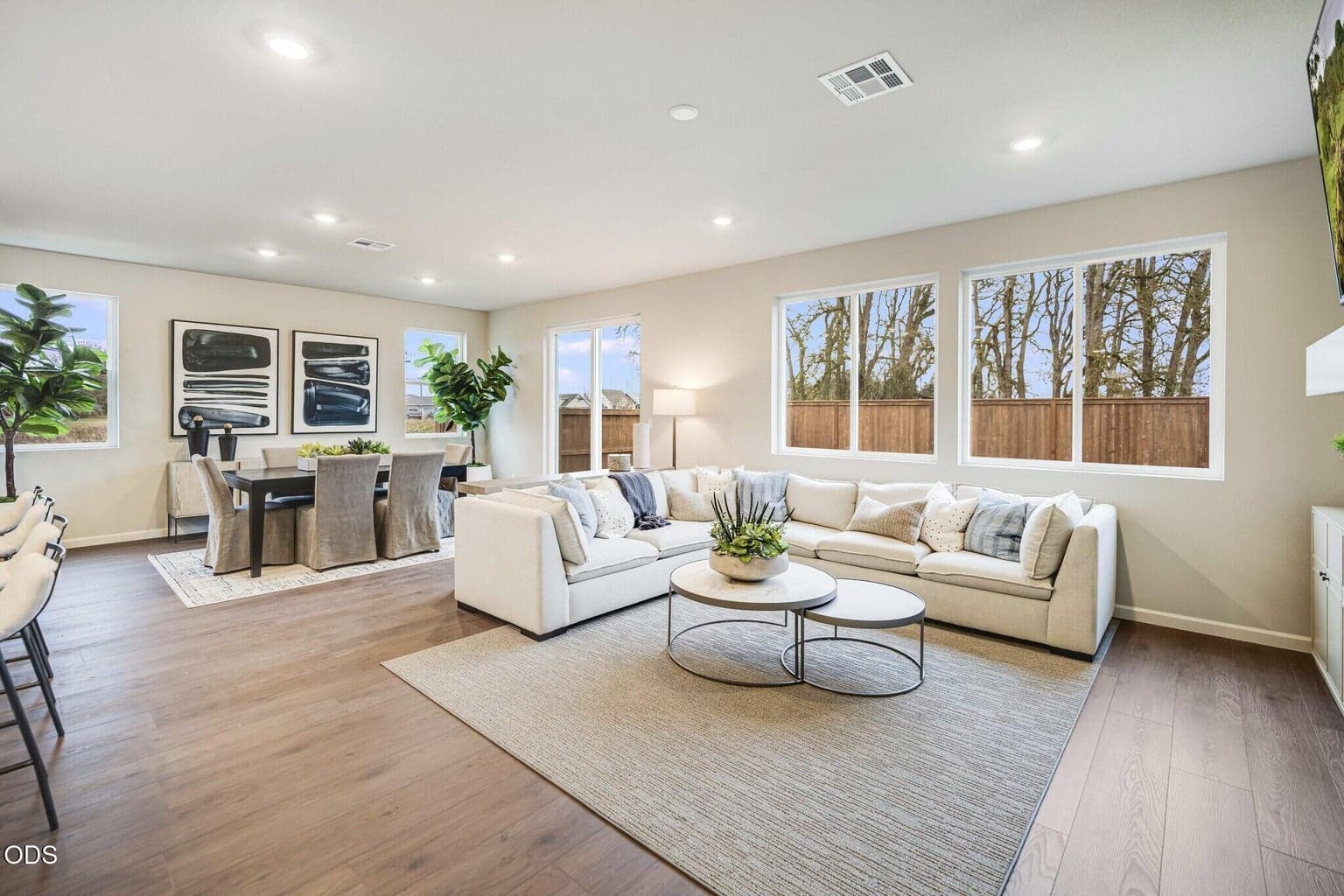 Photo of 63102 NE Henningsen Pl 8 of 26