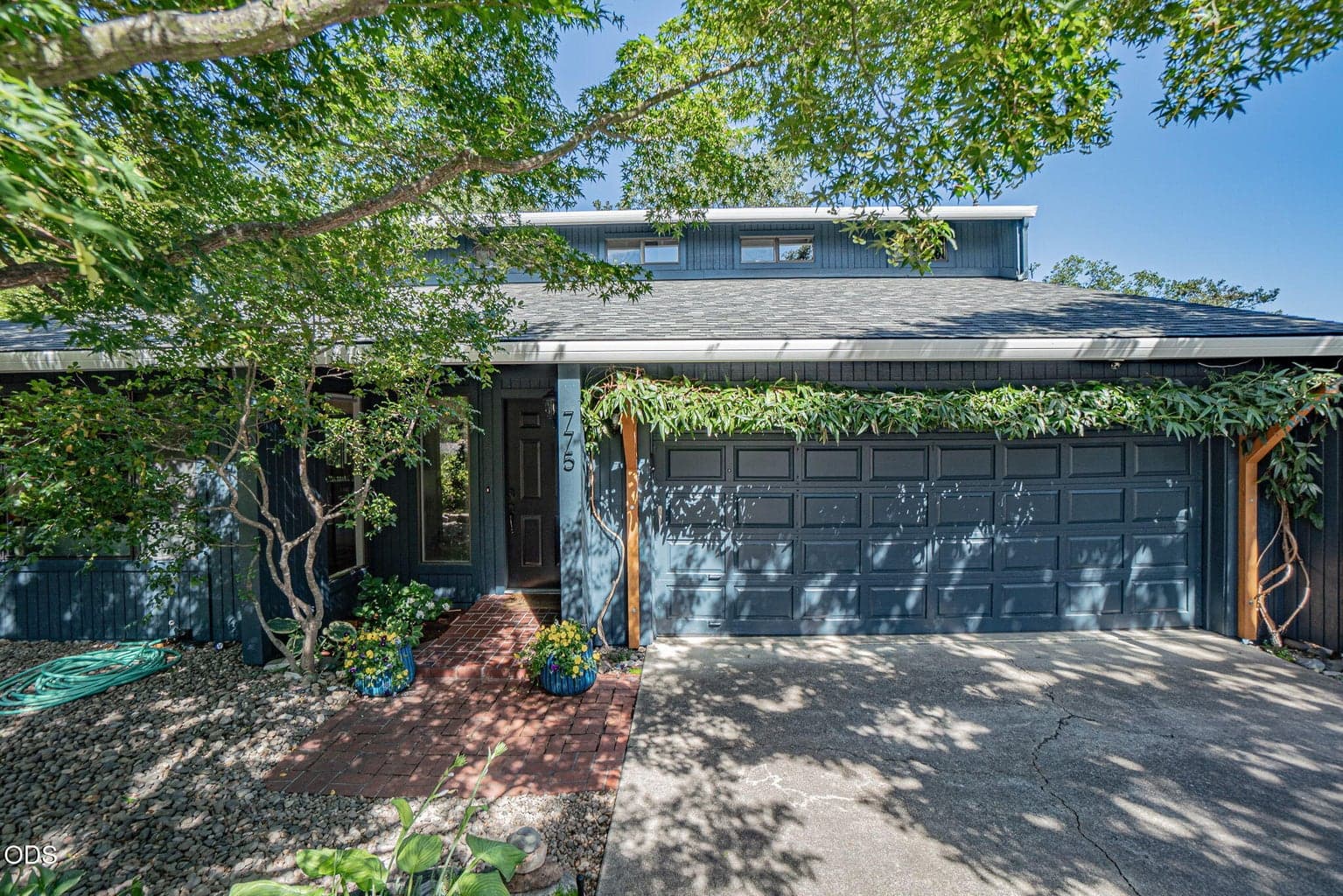Photo of 775 Oak Knoll Drive 2 of 26
