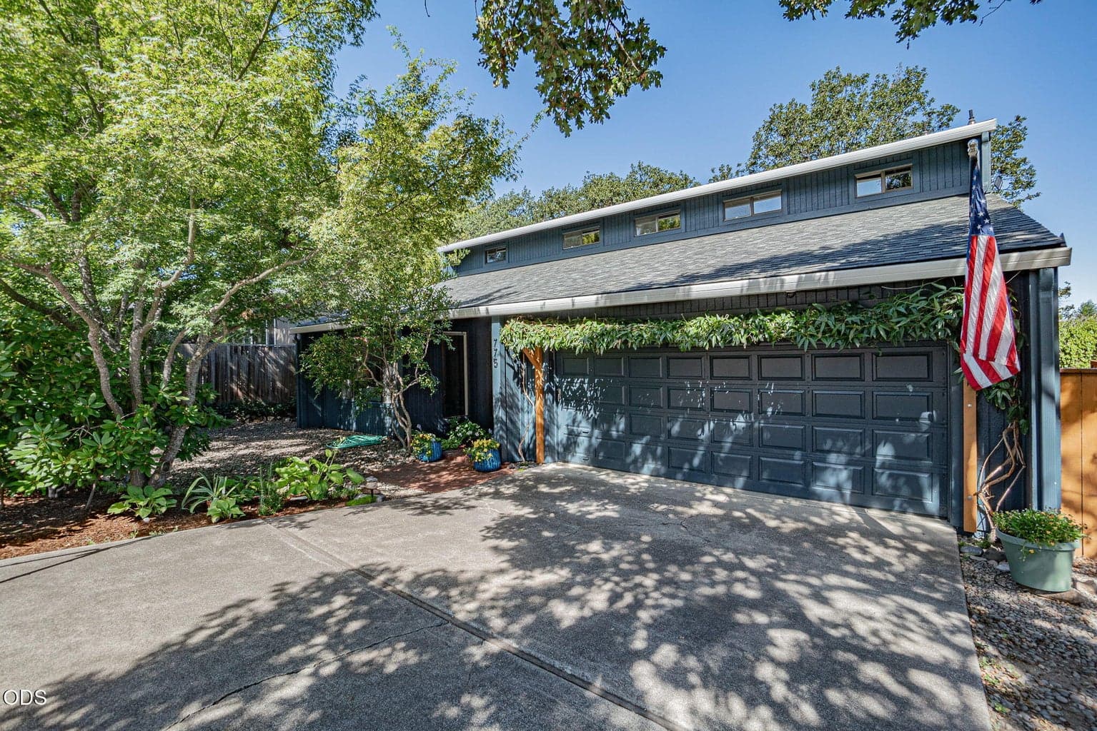 Photo of 775 Oak Knoll Drive 1 of 26