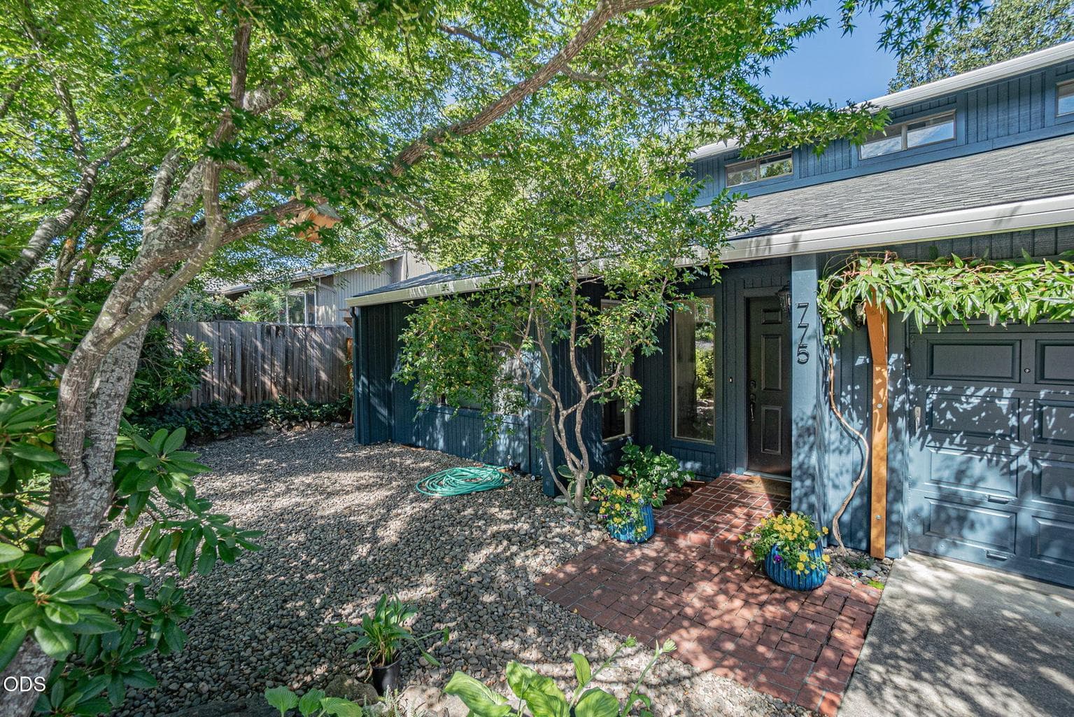 Photo of 775 Oak Knoll Drive 3 of 26