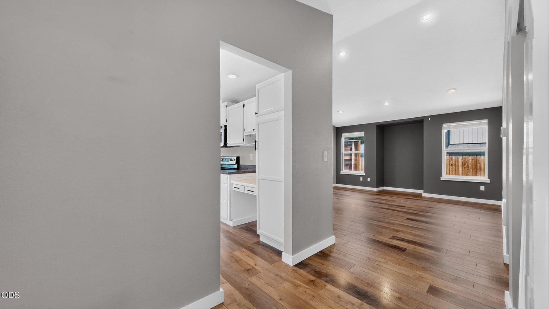 Photo of 2939 SW Reindeer Avenue 6 of 37