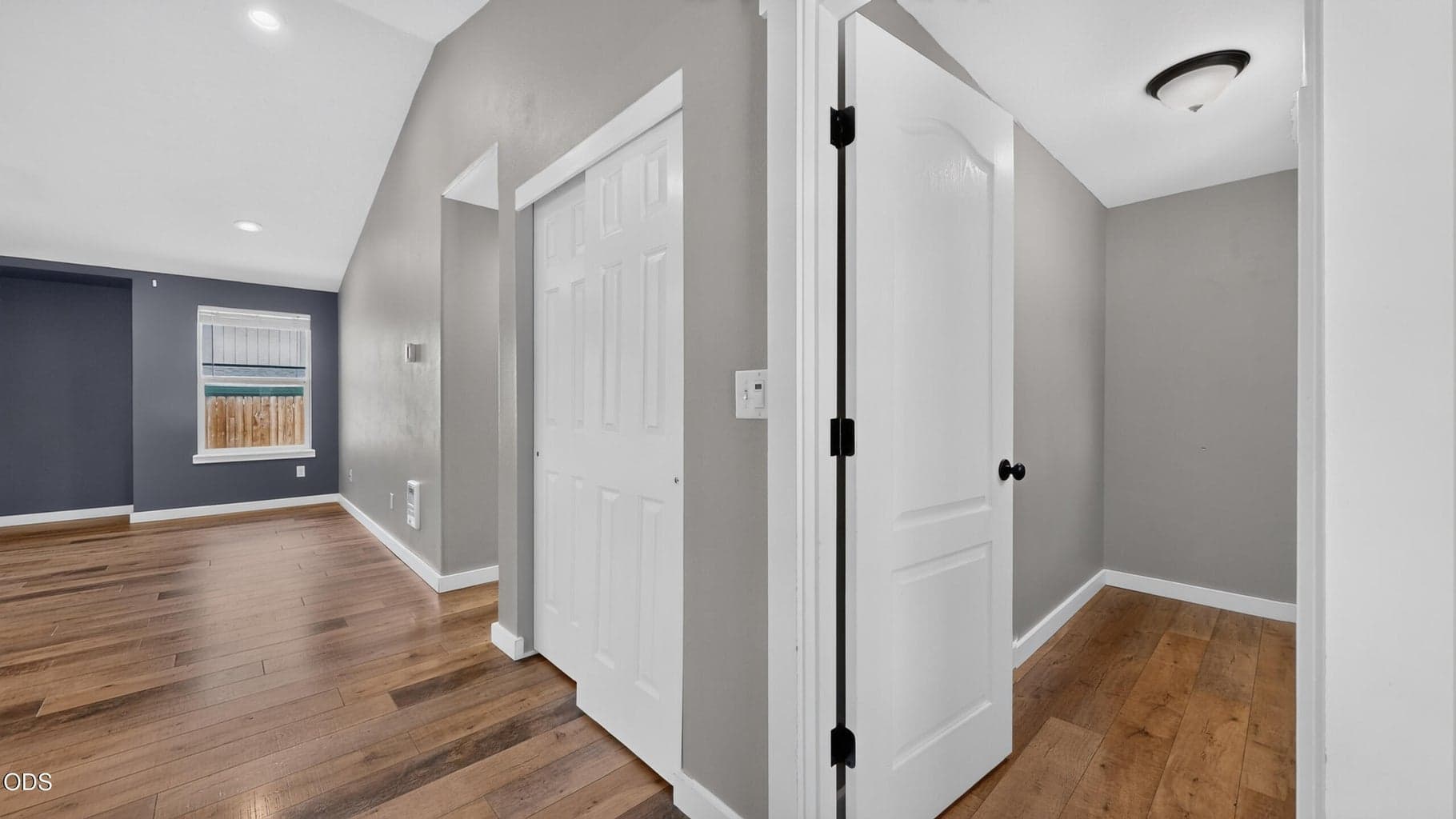Photo of 2939 Reindeer Avenue 5 of 37