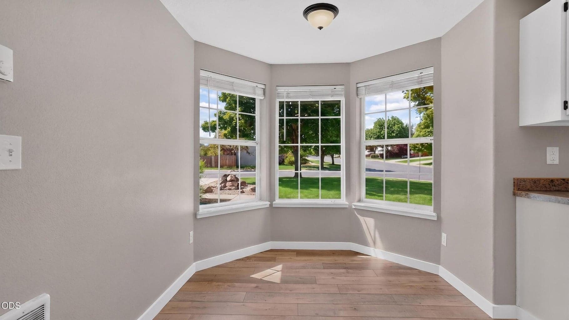 Photo of 2939 SW Reindeer Avenue 10 of 37