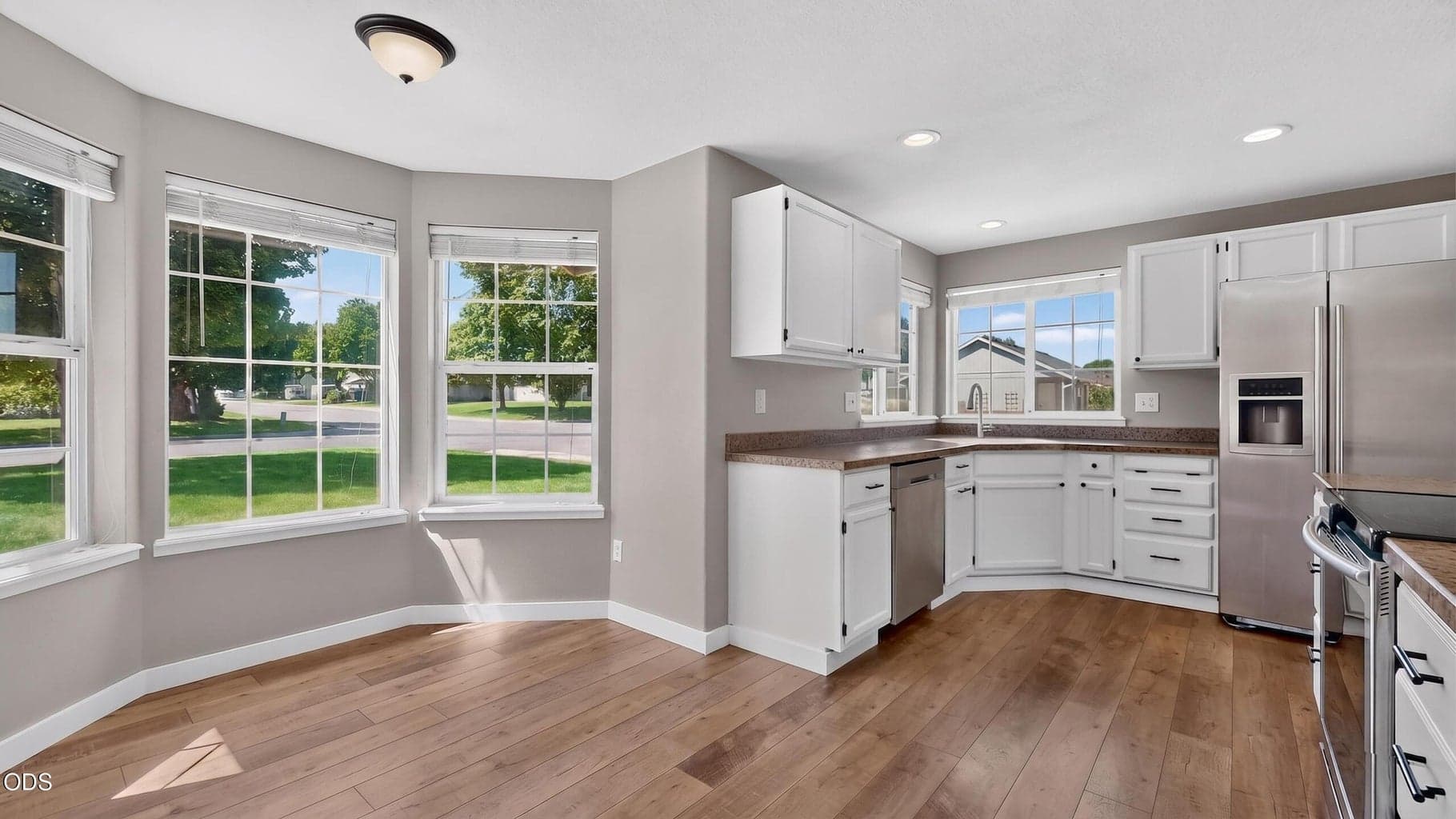 Photo of 2939 SW Reindeer Avenue 11 of 37