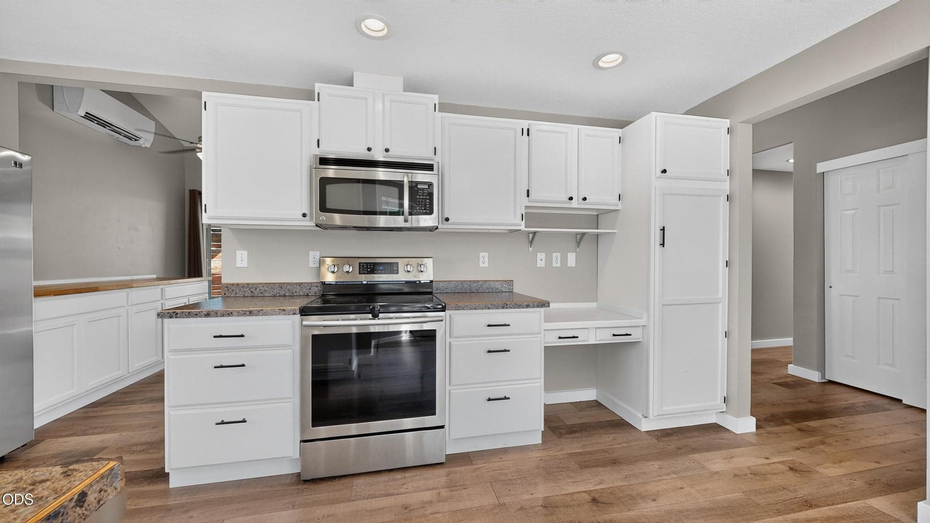 Photo of 2939 SW Reindeer Avenue 13 of 37