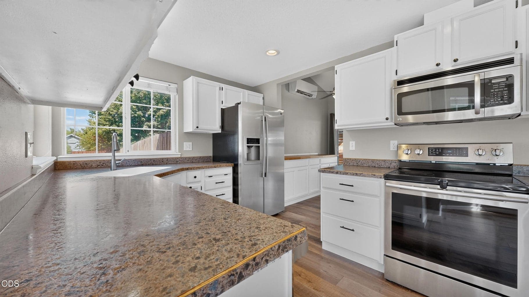 Photo of 2939 SW Reindeer Avenue 15 of 37