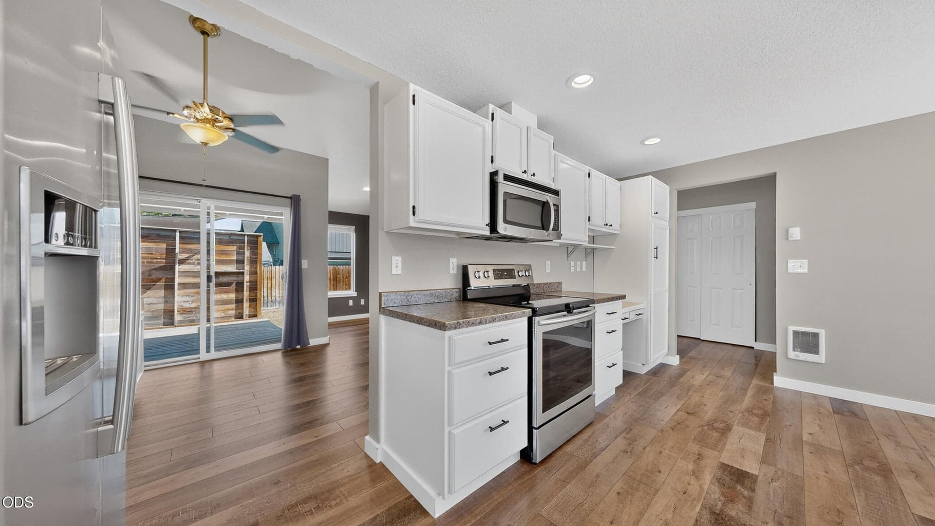 Photo of 2939 SW Reindeer Avenue 18 of 37