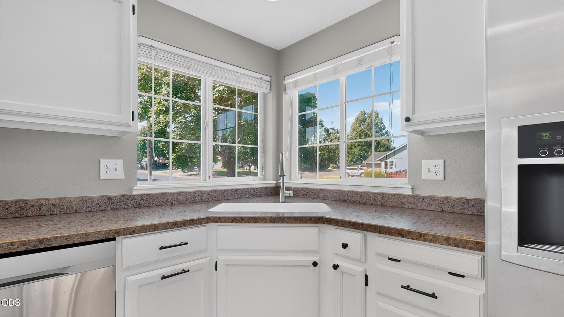 Photo of 2939 SW Reindeer Avenue 16 of 37