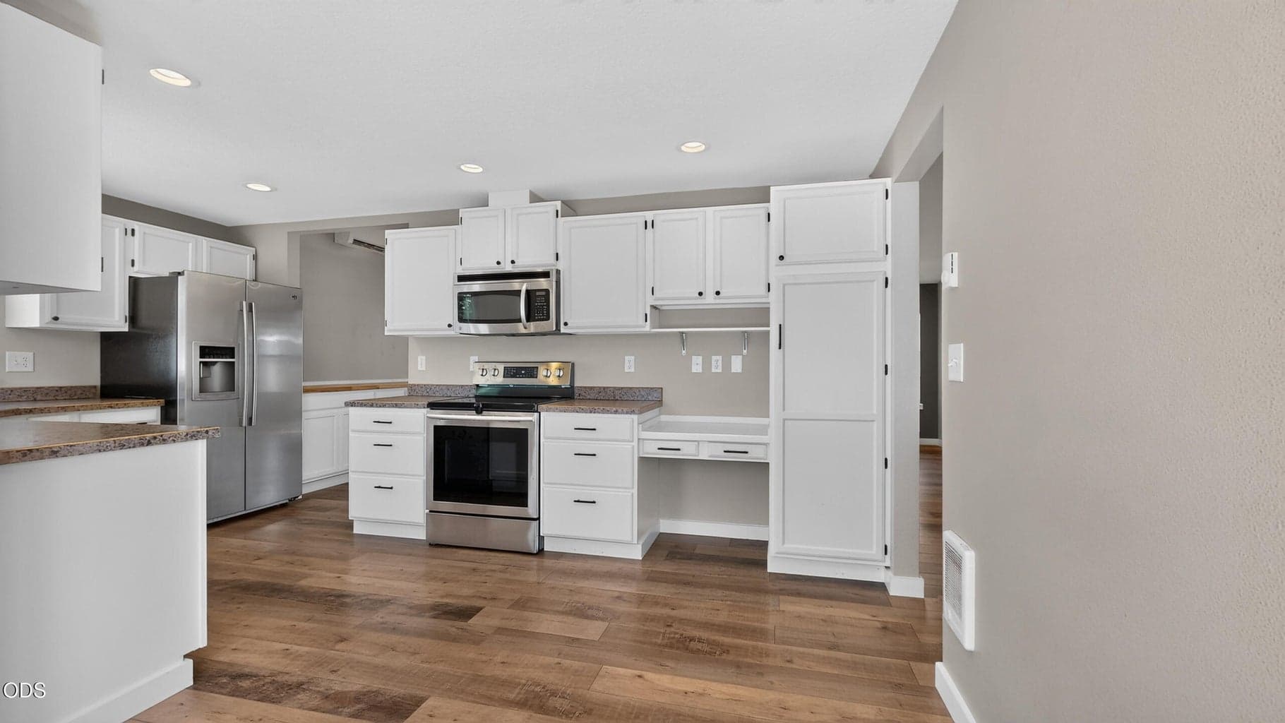 Photo of 2939 SW Reindeer Avenue 14 of 37