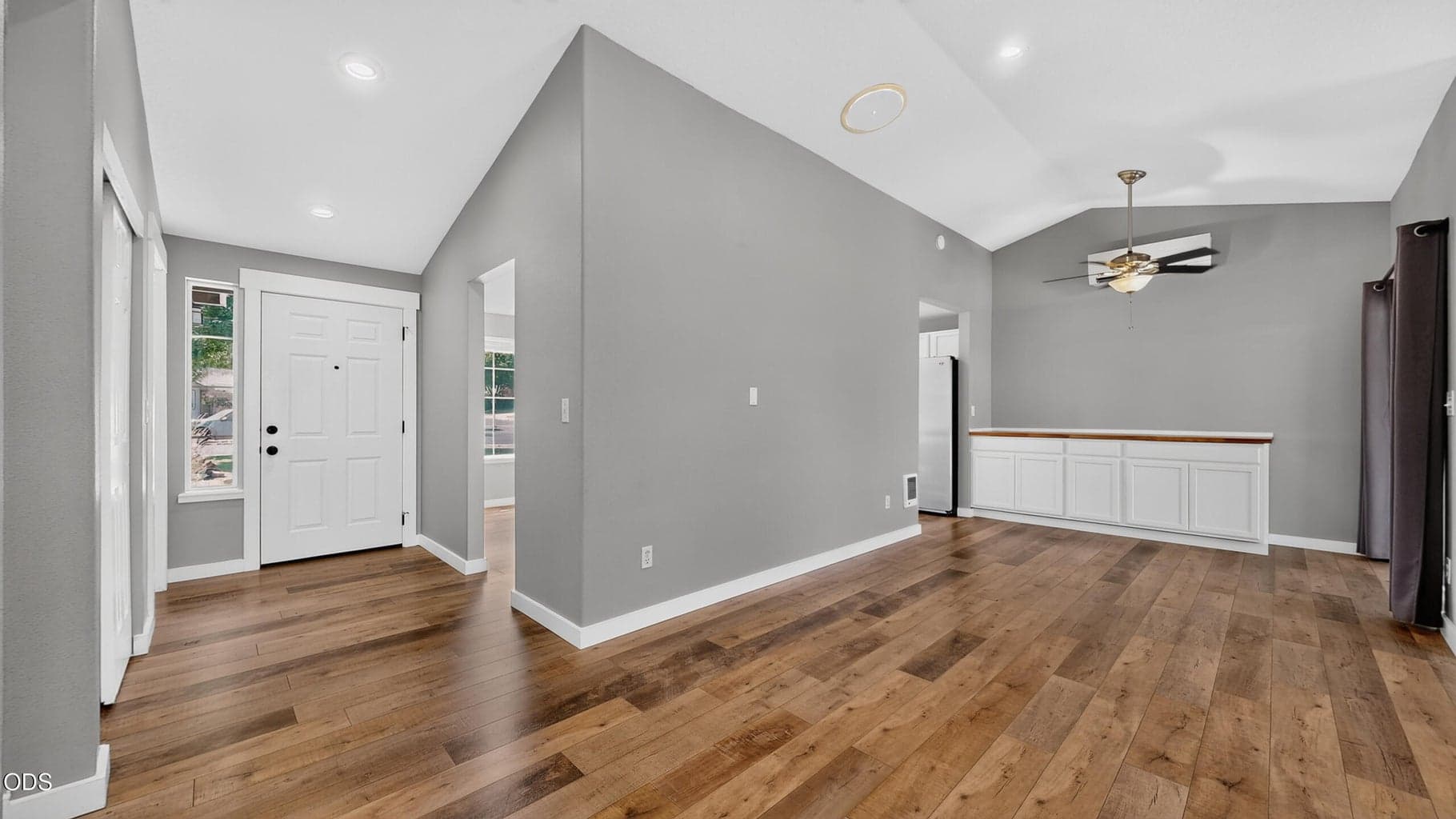 Photo of 2939 SW Reindeer Avenue 8 of 37