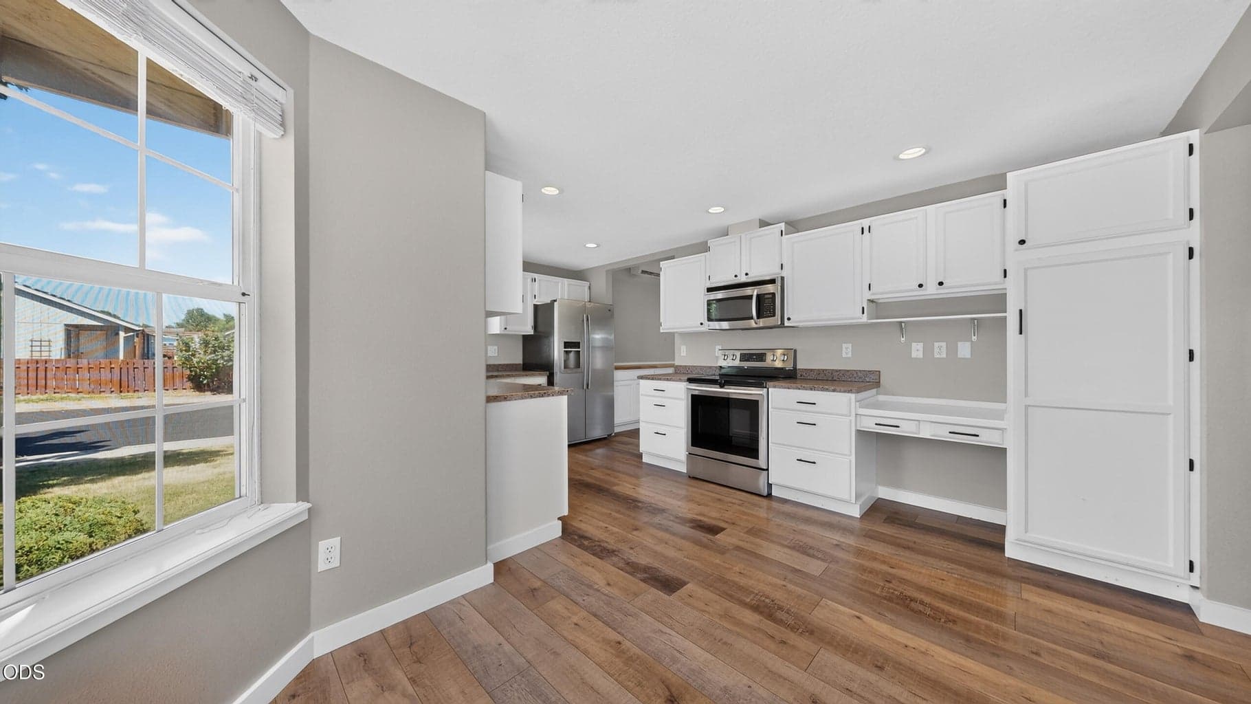 Photo of 2939 SW Reindeer Avenue 9 of 37