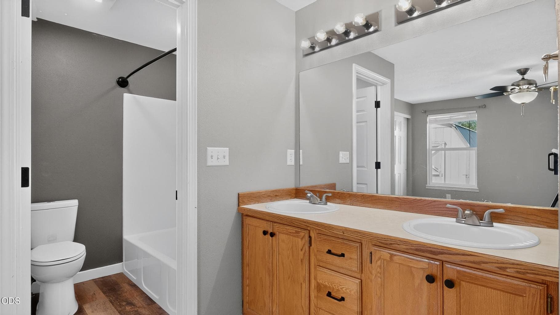 Photo of 2939 SW Reindeer Avenue 27 of 37