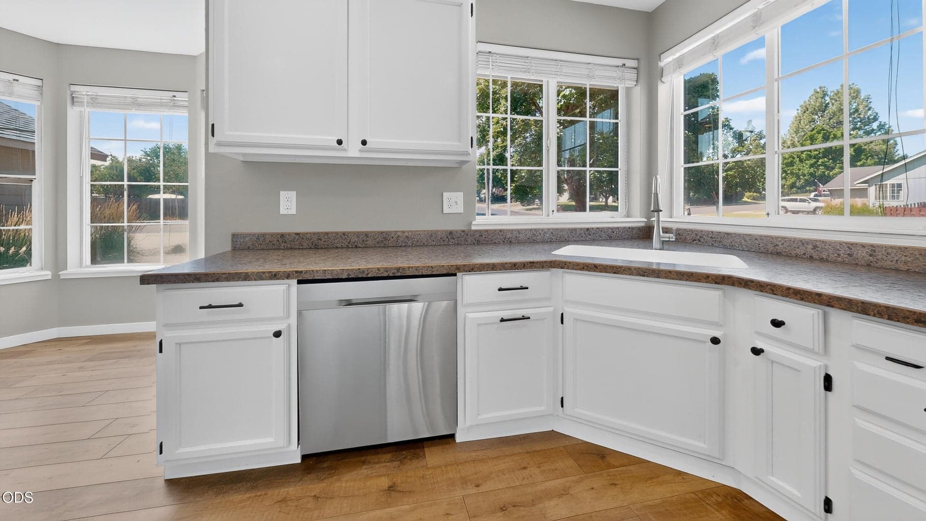 Photo of 2939 SW Reindeer Avenue 17 of 37