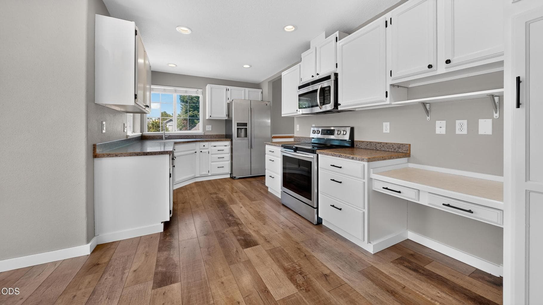 Photo of 2939 SW Reindeer Avenue 12 of 37