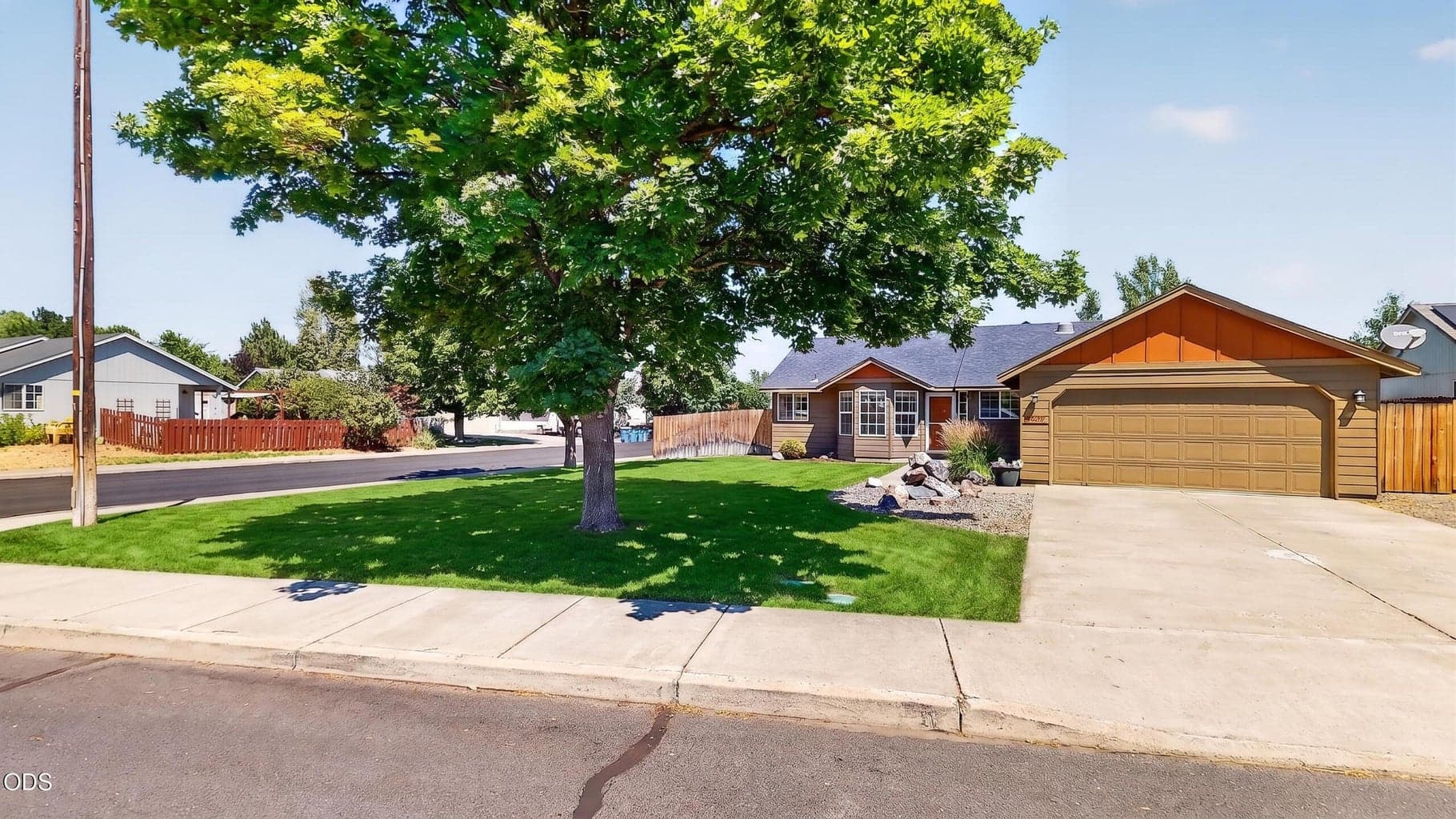 Photo of 2939 Reindeer Avenue 3 of 37