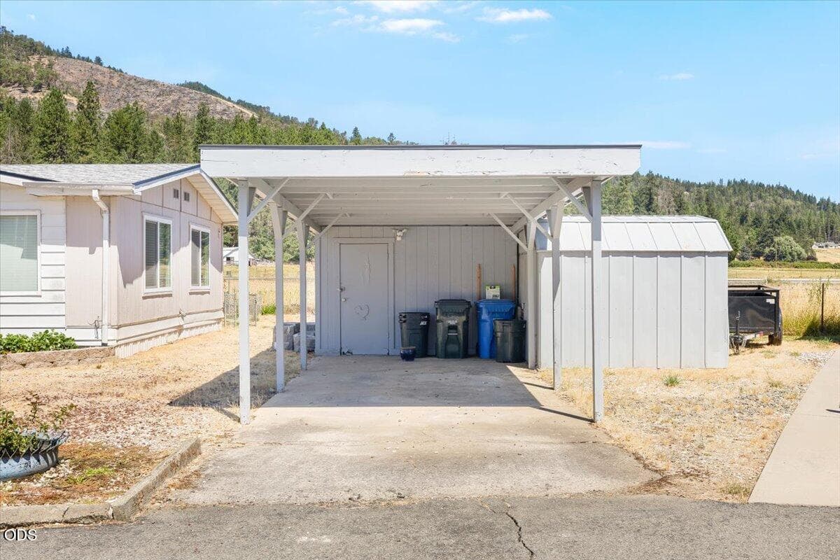 Photo of 315 Evans Creek Road 2 of 21