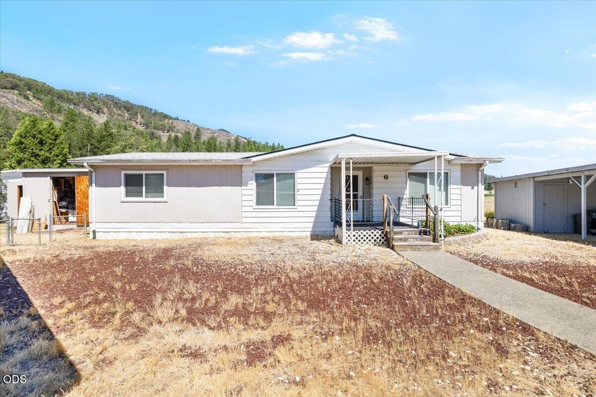 Photo of 315 Evans Creek Road 4 of 21