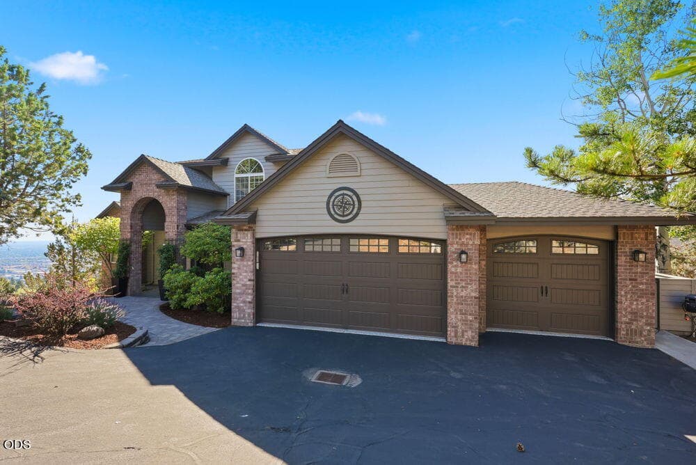 Photo of 1019 Hale Court 5 of 77