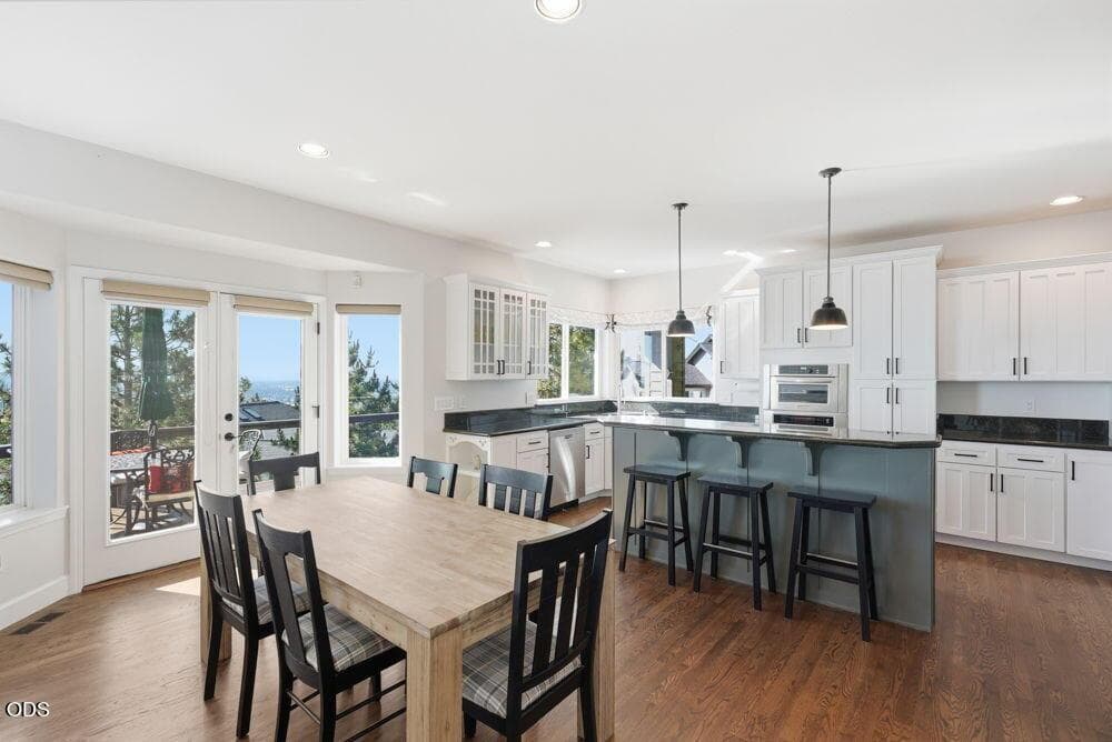 Photo of 1019 NW Hale Court 17 of 78