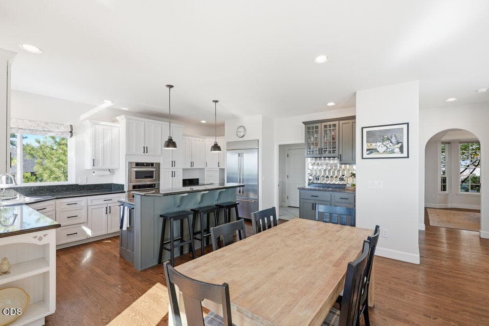 Photo of 1019 NW Hale Court 21 of 78