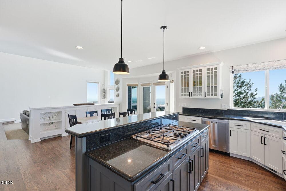 Photo of 1019 NW Hale Court 14 of 78