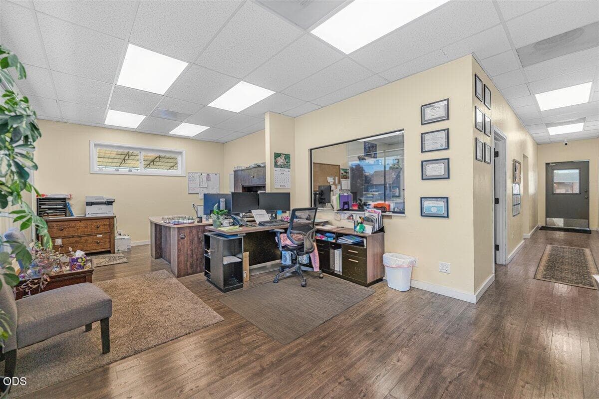 Photo of 2937 Merriman Road 3 of 37
