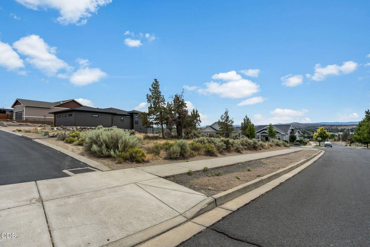 Photo of SE Manzanita Drive 15 of 30