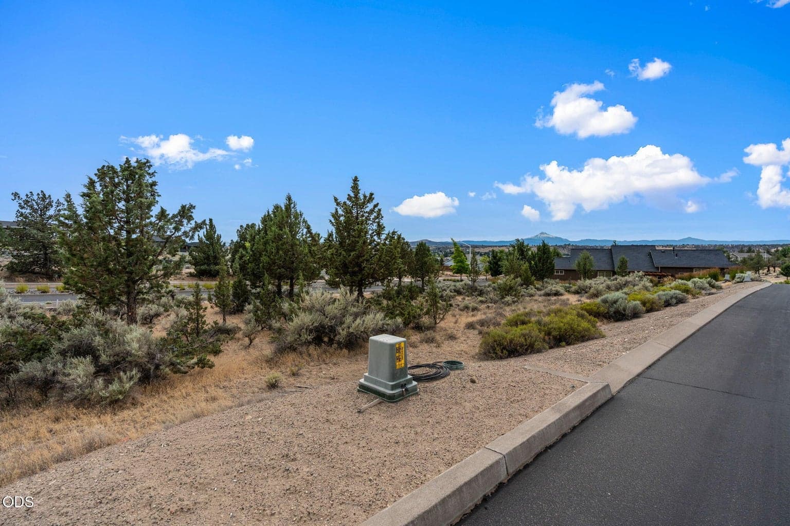 Photo of Yarrow Avenue 5 of 25