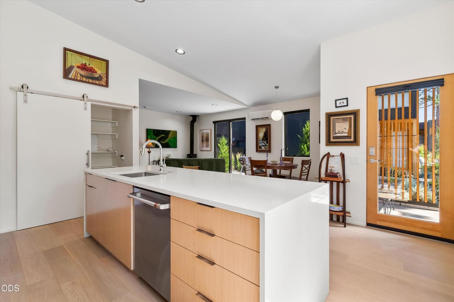 Photo of 544 W Sisters Park Drive 11 of 35