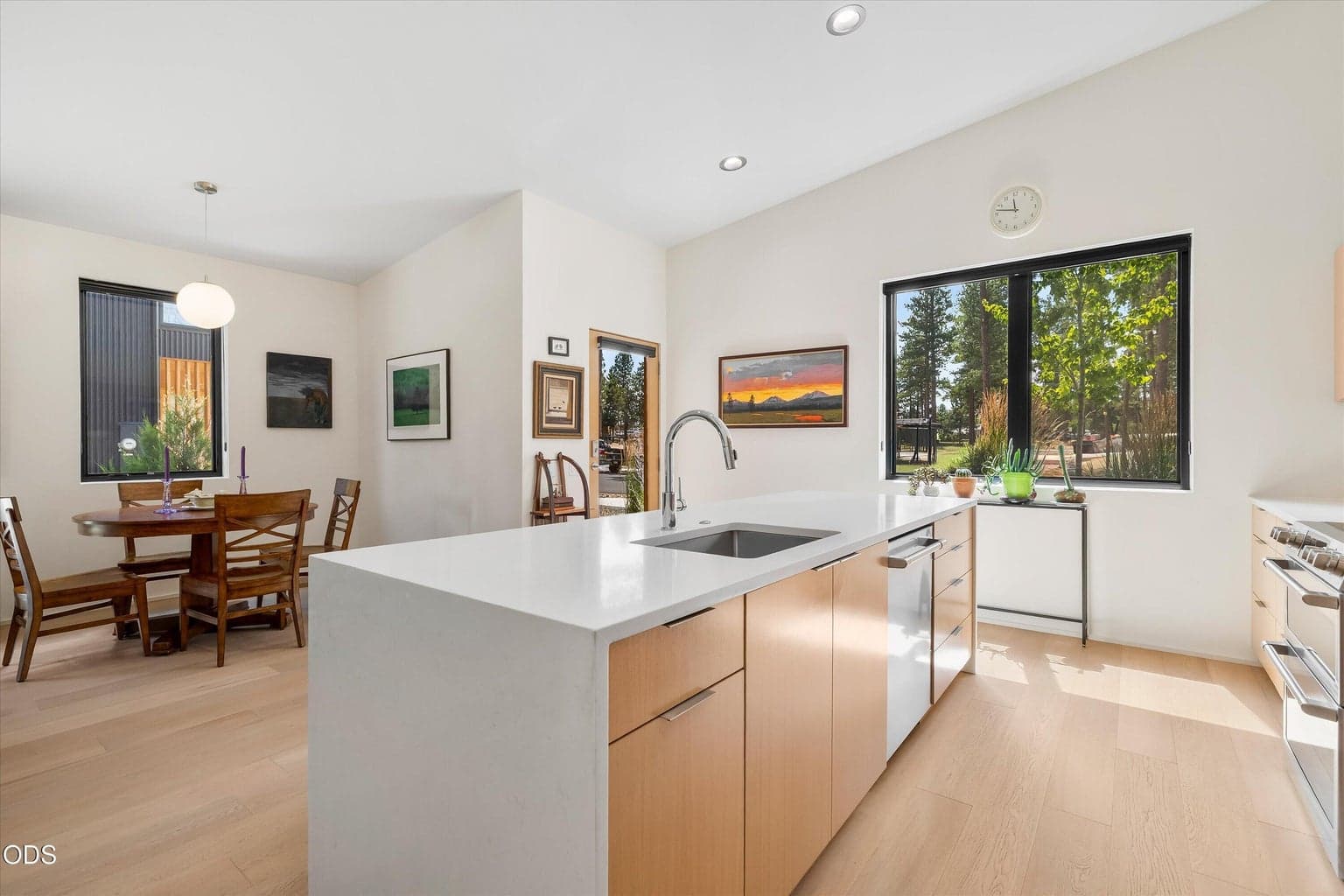 Photo of 544 W Sisters Park Drive 12 of 35