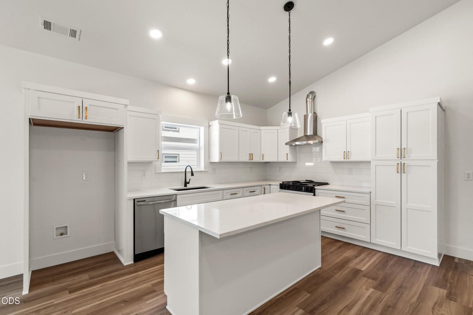 Photo of 467 Arnos Street 4 of 24