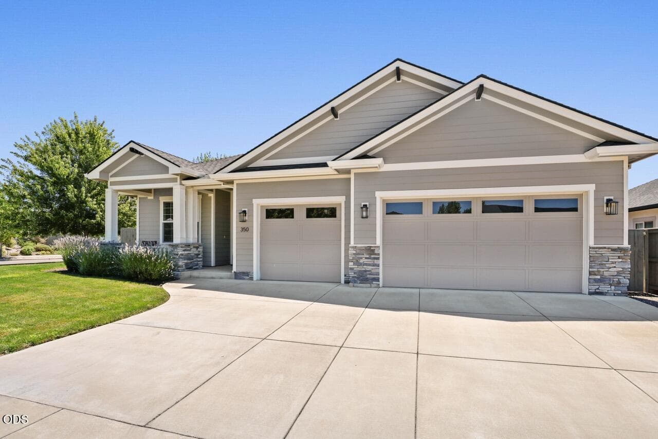 Photo of 350 Kansas Drive 2 of 34