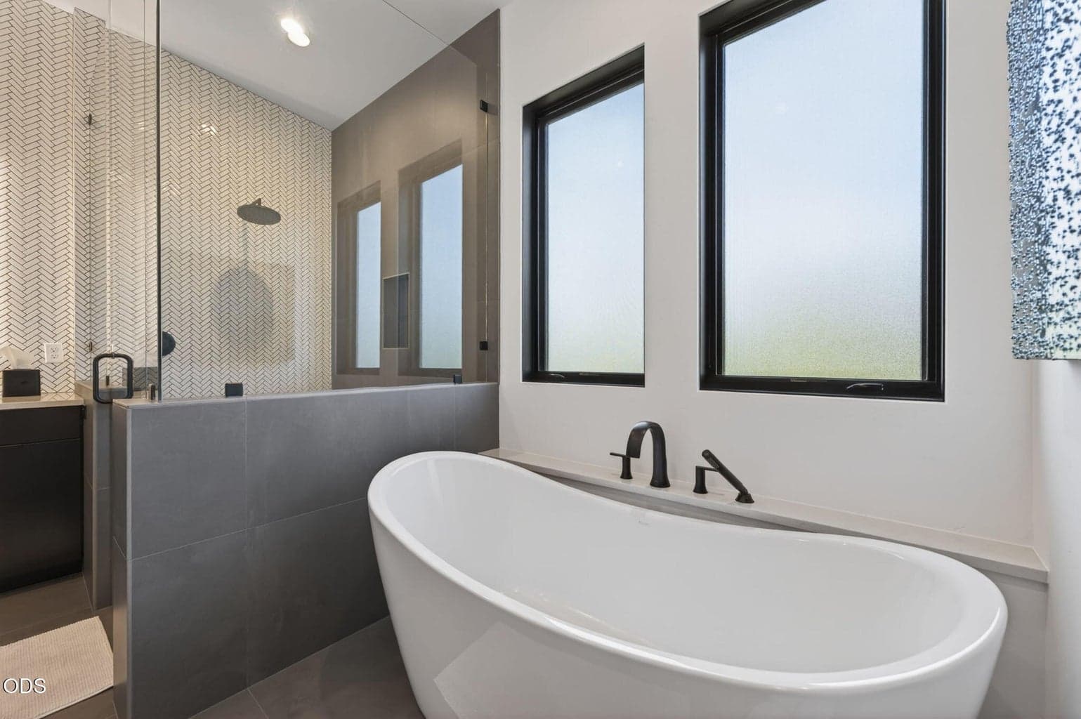 Photo of 61404 SW Skene Trail 21 of 49