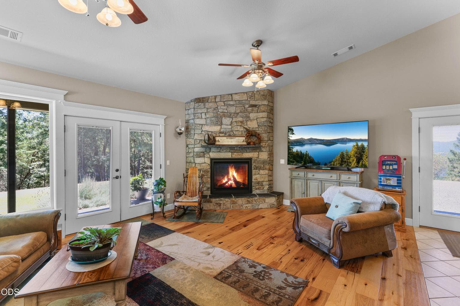 Photo of 1095 Ingalls Lane 5 of 38