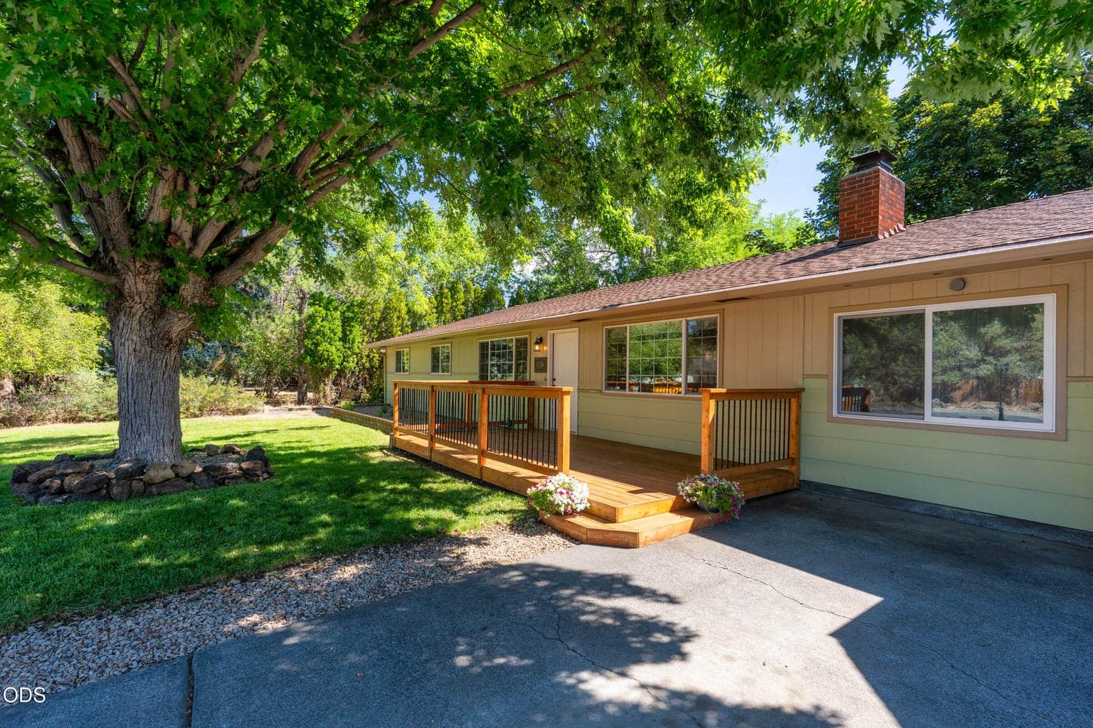 Photo of 1730 Canyon Drive 4 of 72