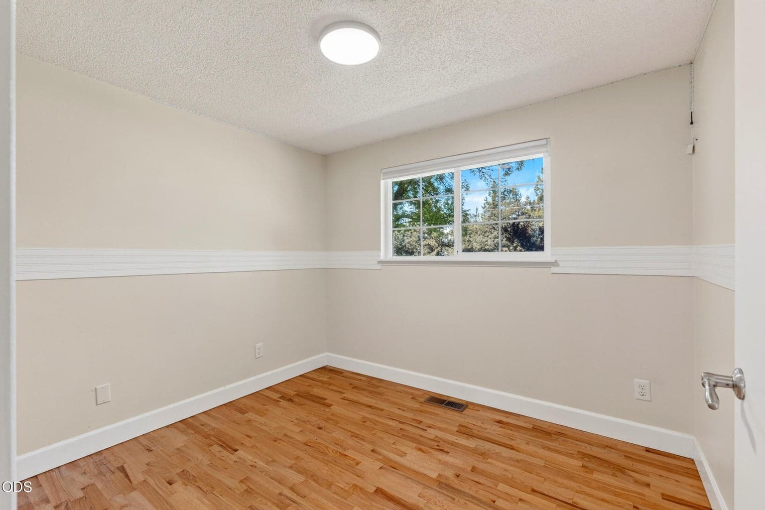 Photo of 1730 SW Canyon Drive 30 of 72