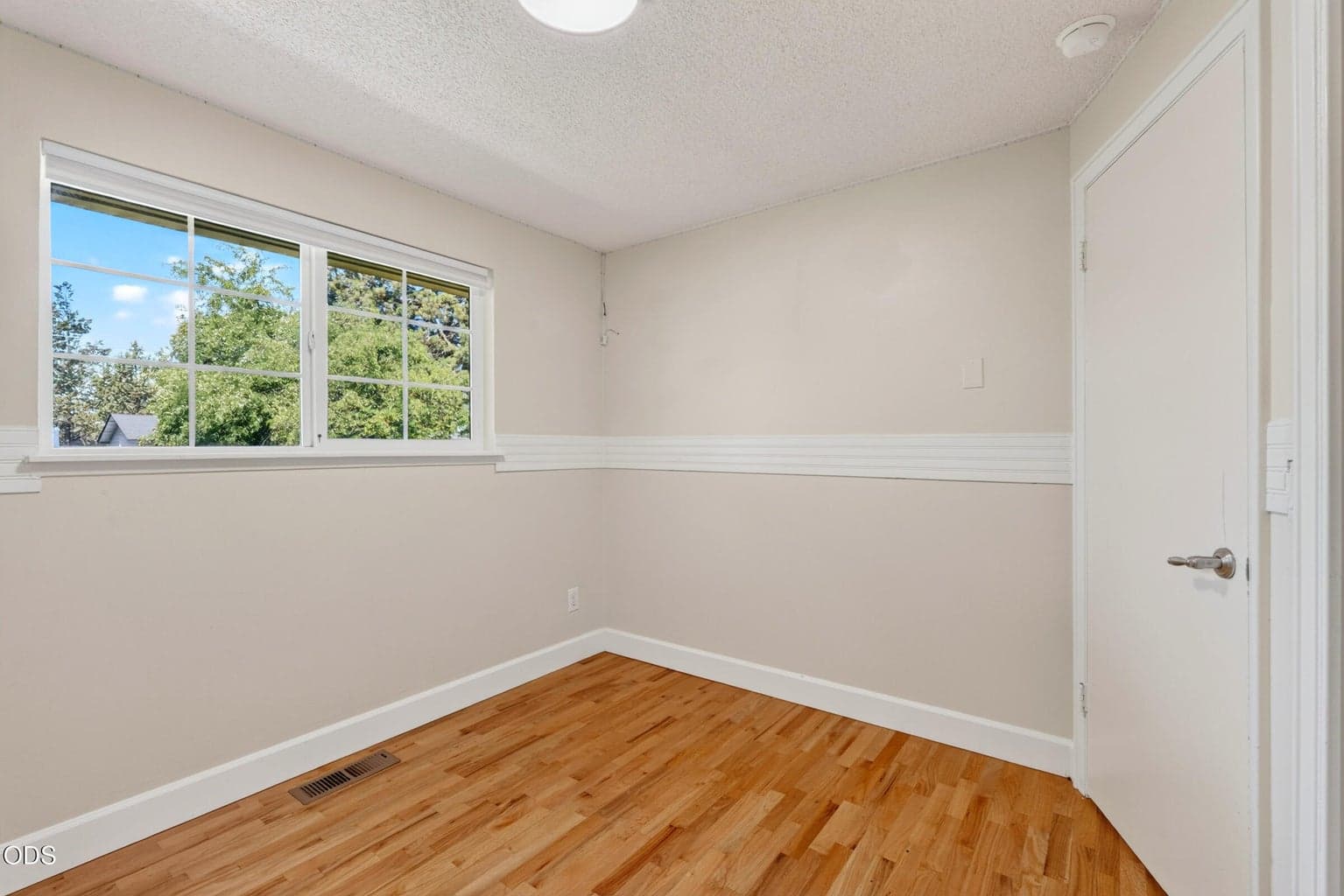 Photo of 1730 SW Canyon Drive 33 of 72