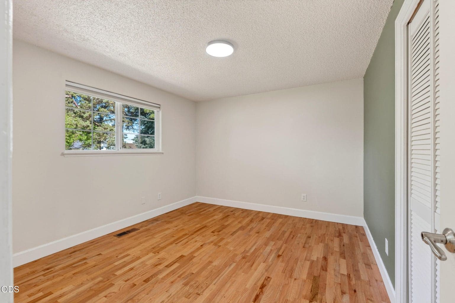 Photo of 1730 SW Canyon Drive 35 of 72