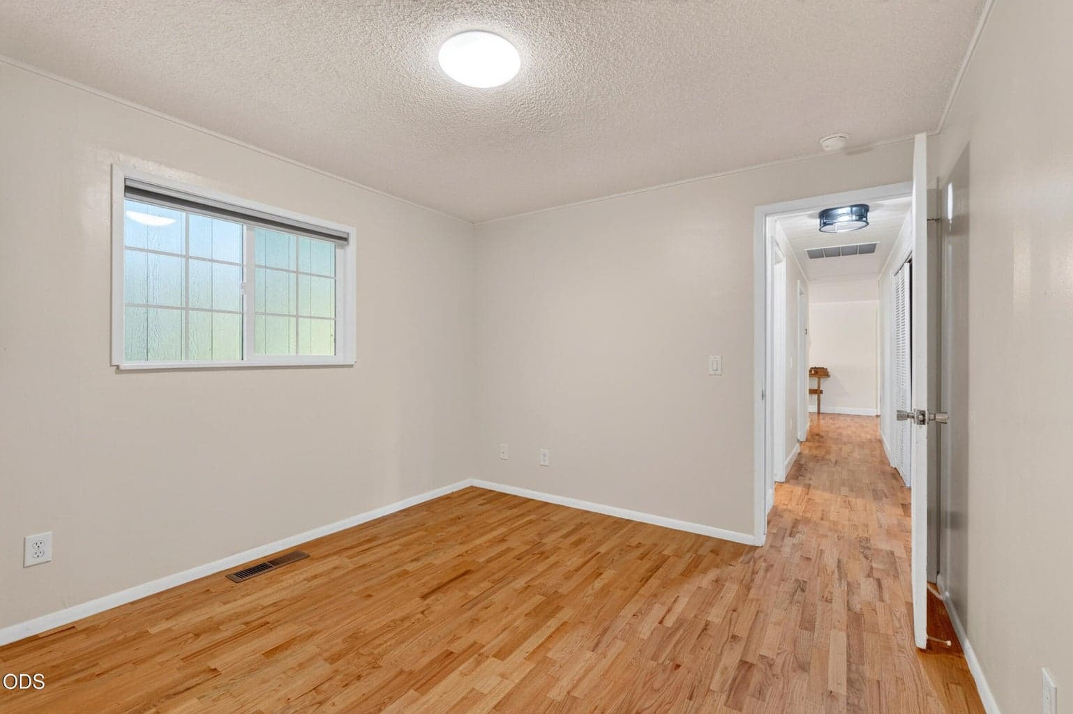 Photo of 1730 SW Canyon Drive 40 of 72
