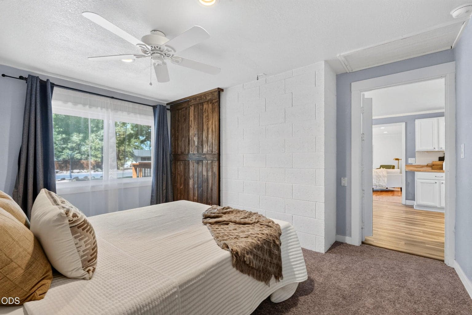 Photo of 1730 SW Canyon Drive 24 of 72