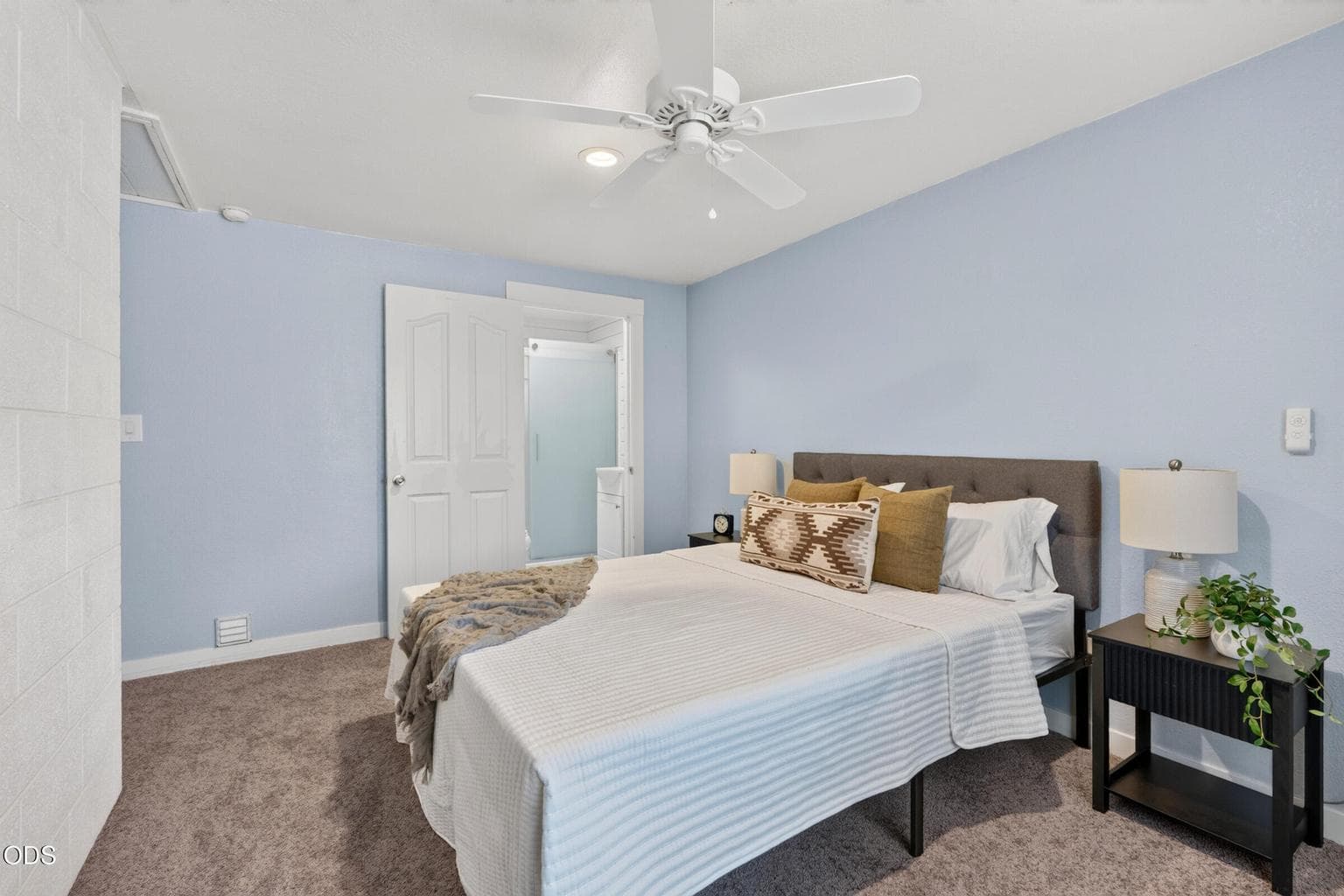 Photo of 1730 SW Canyon Drive 26 of 72
