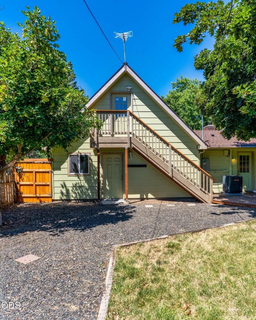 Photo of 1730 SW Canyon Drive 50 of 72