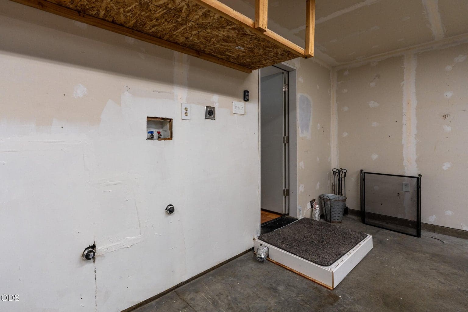 Photo of 1730 SW Canyon Drive 44 of 72