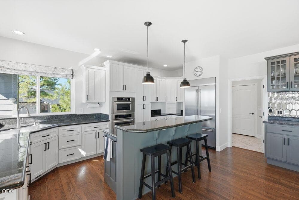 Photo of 1019 NW Hale Court 16 of 78
