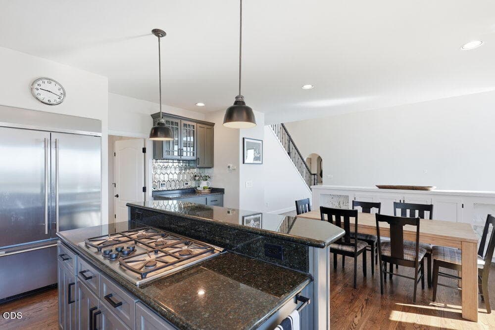 Photo of 1019 NW Hale Court 15 of 78