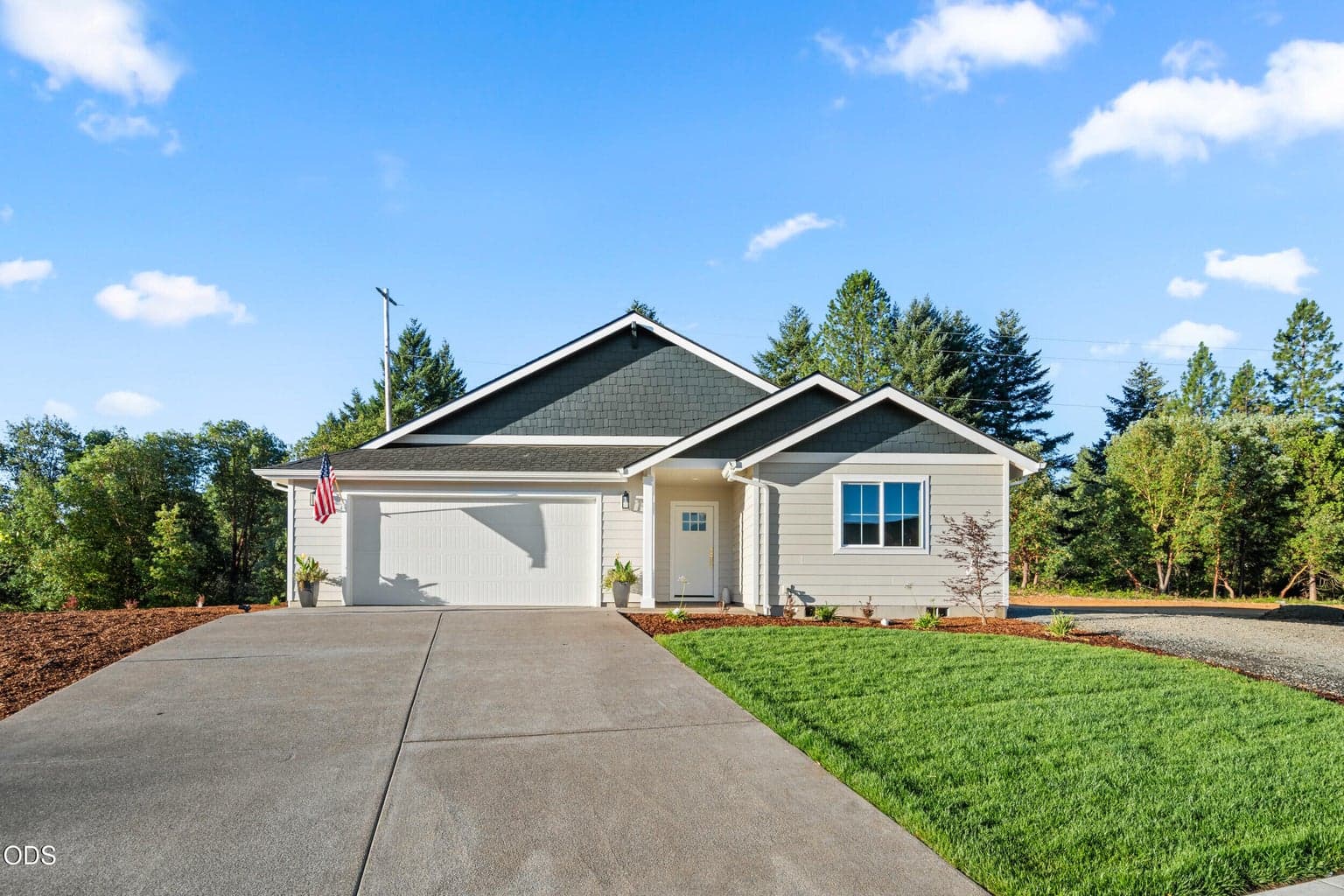 Photo of 1107 Cascade Drive 2 of 36